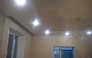 Двухуровневый натяжной потолок ( белый/бежевый ) от "Алези"