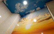 Фотопечать на натяжном потолке для санузла