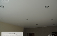 Белый сатиновый натяжной потолок от "Алези" 9,1 кв.м