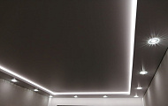 Двухуровневый натяжной потолок с подсветкой по периметру