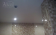 Натяжной потолок в ванную комнату от Алези