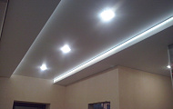 Двухуровневый натяжной потолок в комнату с подсветкой от "Алези"