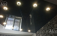Глянцевый двухуровневый натяжной потолок (черно-белый) от "Алези"