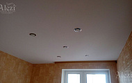 Матовый натяжной потолок с подсветкой в гостинную