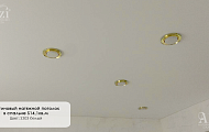 Сатиновый потолок  в спальне от Алези с точечными светильниками