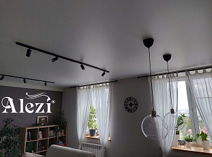 Сатиновый потолок  в спальне от Алези 