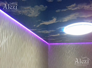 Натяжной потолок "Небо" с лиловой подсветкой