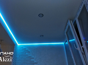 Парящий потолок на балконе.