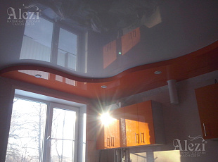 Двухуровневый натяжной потолок (оранжево-белый) на кухню